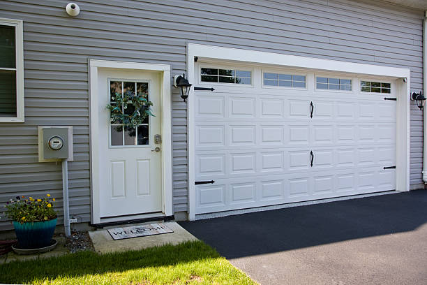 24/7 Emergency Garage Door Panel Replacement experts in Kouts, IN